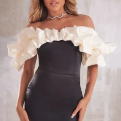 Robe Moulante Satinée Noire à Col Bardot Et Volants Contrastants 7 Robe Moulante Satinée Noire à Col Bardot Et Volants Contrastants -Jupe Lumine Soldes Boutique 4498f8067a6a20655e6f12c3b1f9805799606423 cna5252 3