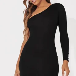 Robe Moulante Noire à Manche Longue Unique