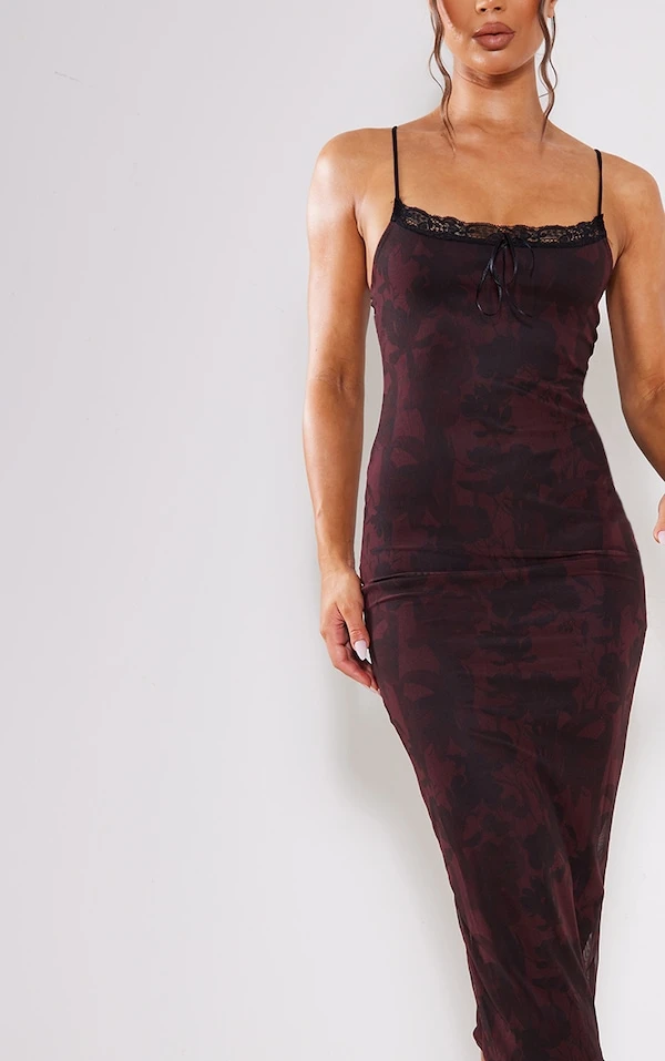 Robe Mi-longue En Mesh Bordeaux Fleuri à Bretelles Et Bordure Dentelle 4 Robe Mi-longue En Mesh Bordeaux Fleuri à Bretelles Et Bordure Dentelle – Image 4