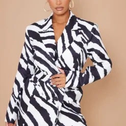 Robe Blazer Structurée Imprimé Zébré Noir & Blanc à Nouer Sur La Taille -Jupe Lumine Soldes Boutique 49b78ec24130859bbdbae9fbe79469a38b103d2e cmz5792 3
