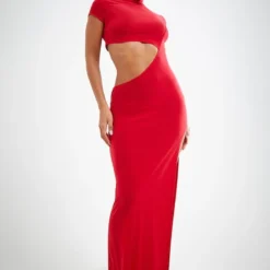 Robe Longue Moulante Rouge Découpée à Manches Courtes