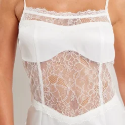 Robe Fendue Longue Blanche Satinée à Parties En Dentelle Et Bretelles -Jupe Lumine Soldes Boutique 4d14acd5f1a7add984f44d9c775f57ad462282c0 cne2684 4