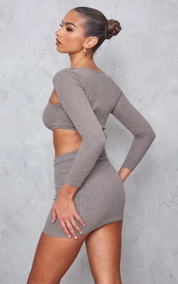 Robe Moulante Côtelée Chocolat à Découpes Sur La Taille Et Détail Boutons 2 Robe Moulante Côtelée Chocolat à Découpes Sur La Taille Et Détail Boutons – Image 2