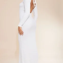 Robe Mi-longue Texturée Blanche à Manches Longues Et Dos Ouvert