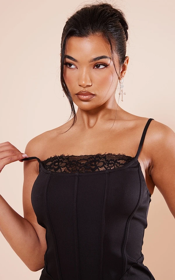 Robe Moulante Noire Tissée à Corset Détail Dentelle Et Bretelles 4 Robe Moulante Noire Tissée à Corset Détail Dentelle Et Bretelles – Image 4