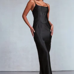 Robe Longue Satinée Noire à Bretelles