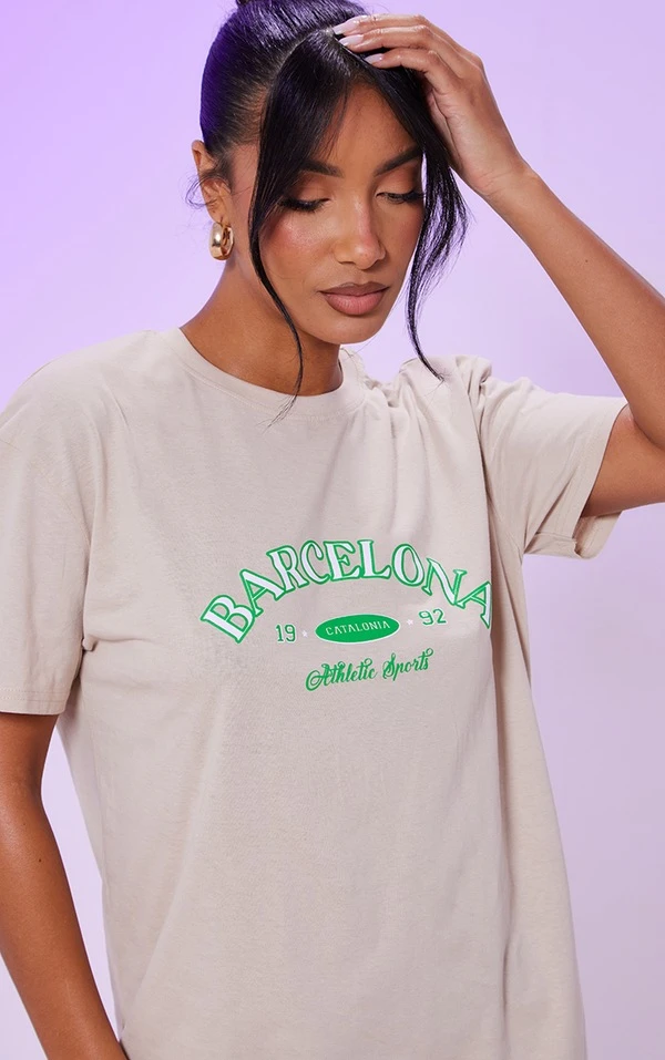 Robe T-shirt Sable à Slogan Barcelona 3 Robe T-shirt Sable à Slogan Barcelona – Image 3