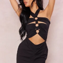 Robe Moulante Dos Nu En Effet Lin Noir à Multiples Découpes Et Anneaux