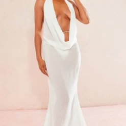 Robe De Plage Blanche Décolletée à Dos Ouvert