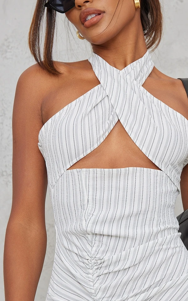 Robe Moulante Froncée Grise Texturée Nouée Dans Le Cou 4 Robe Moulante Froncée Grise Texturée Nouée Dans Le Cou – Image 4