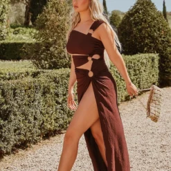 Robe Asymétrique Longue Chocolat à Découpes Et Anneaux