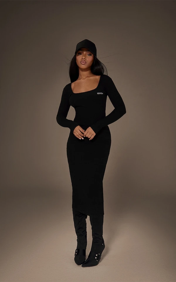 Zero Renew Robe Mi-longue Très Côtelée Noire à Col Carré 4 Zero Renew Robe Mi-longue Très Côtelée Noire à Col Carré – Image 4