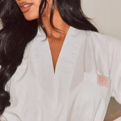 PRETTYLITTLETHING Robe De Chambre En Coton Tissé Blanc à Badge Et Taille Nouée 8 PRETTYLITTLETHING Robe De Chambre En Coton Tissé Blanc à Badge Et Taille Nouée -Jupe Lumine Soldes Boutique 5c788c13fac785e4ebd43d9b439fb0bb0f7e64f8 cnc3916 4