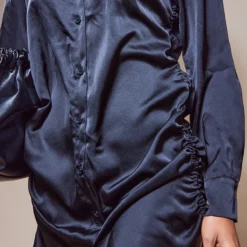 Robe Chemise Satinée Froncée Noire à Boutons -Jupe Lumine Soldes Boutique 5c837e86e4b8516b2b61f997bcb675fbe80c51c7 cnc5799 4