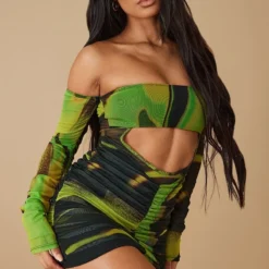Robe Moulante Froncée En Mesh Imprimé Fumée Vert à Col Bardot