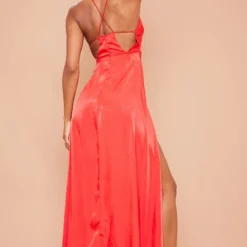 Robe Longue Rouge Très Fendue à Bretelles Au Dos