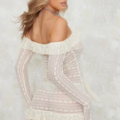 Robe Moulante Drapée En Dentelle Crème Transparente à Col Bardot Et Volants -Jupe Lumine Soldes Boutique 5d5e2fb01aaec3bf1e136602d1d082ef454b9a14 cne3764 2