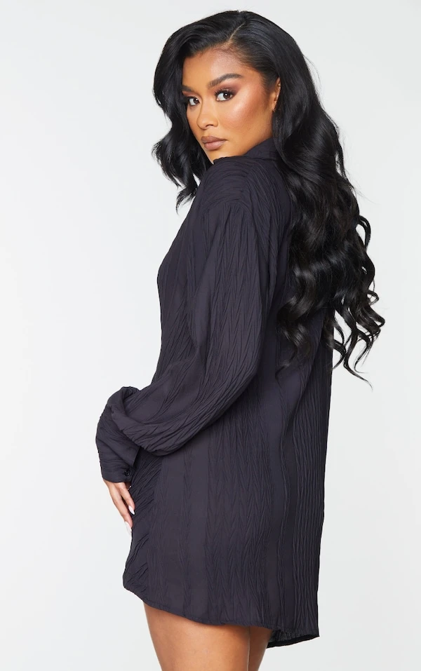 Robe Chemise Noire Froncée Devant Texturée à Manches Longues 2 Robe Chemise Noire Froncée Devant Texturée à Manches Longues – Image 2