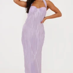 Robe Longue Très Plissée Lilas à Bonnets En Dentelle