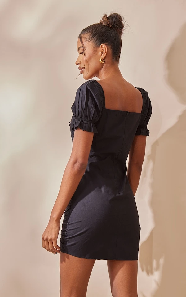 Robe Moulante Froncée Noire à Lacets Et Manches Bouffantes 2 Robe Moulante Froncée Noire à Lacets Et Manches Bouffantes – Image 2