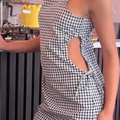 Robe Moulante Découpée Noire Et Blanche à Carreaux Et Côtés Froncés 8 Robe Moulante Découpée Noire Et Blanche à Carreaux Et Côtés Froncés -Jupe Lumine Soldes Boutique 62a67a46294a9e88aa088d028d9dc19277a2ea6b cnd6429 4