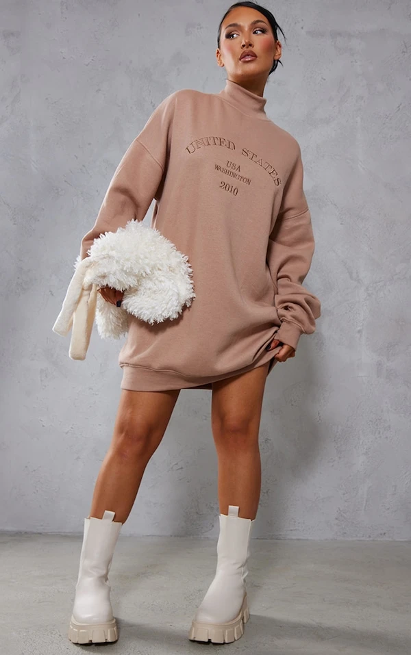 Zero Robe Pull Oversize Café Au Lait à Slogan United States Et Col Montant 3 Zero Robe Pull Oversize Café Au Lait à Slogan United States Et Col Montant – Image 3