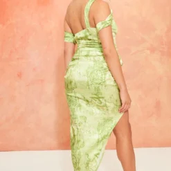Robe Mi-longue Satinée Imprimé Renaissance Vert Citron à épaule Unique -Jupe Lumine Soldes Boutique 66f7c0277f930cf4e5ceb358ba60b071c952982d cne7733 2