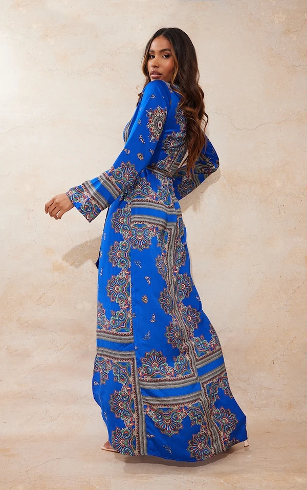 Robe Kimono Longue Bleu Cobalt à Imprimé Géométrique 3 Robe Kimono Longue Bleu Cobalt à Imprimé Géométrique – Image 3