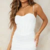 Robe Moulante Crème Style Corset En Mesh à Bretelles Et Jupe Froncée