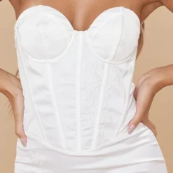 Robe Corset Mi-longue Blanche Satinée à Fleurs Brodées 8 Robe Corset Mi-longue Blanche Satinée à Fleurs Brodées -Jupe Lumine Soldes Boutique 68fae5c0ca02dc822ffe093c1eafecd39d74c9f4 cnd7528 4