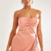 Robe Moulante Bustier Satinée Rose à Buste Froncé Et Partie En Mesh