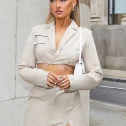 Robe Moulante Style Blazer Utilitaire Gris Pierre En Maille Tissée à Découpes Et Taille Nouée