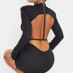 Robe Moulante Tissée Noire Dos Ouvert à Manches Longues Et Col Montant