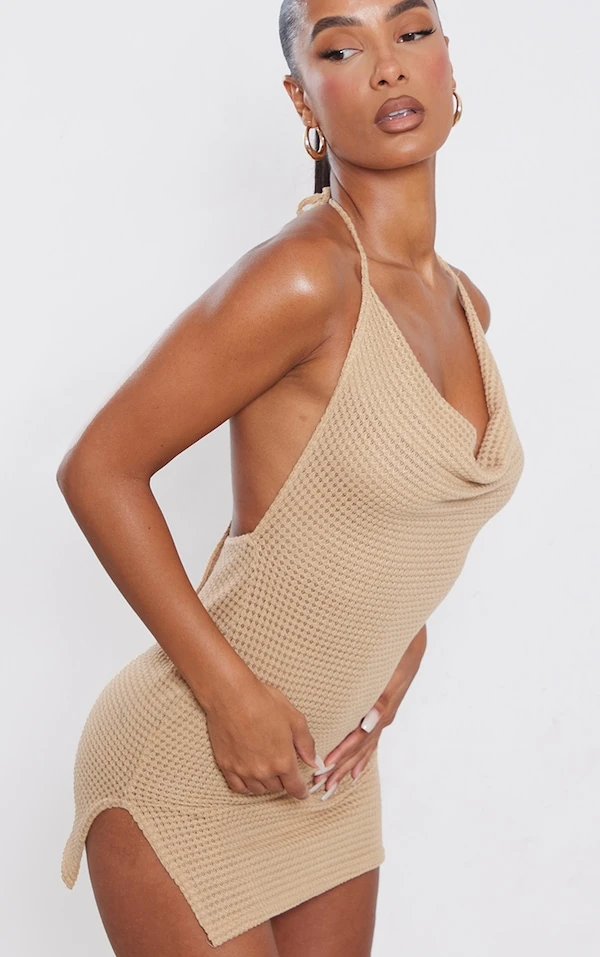 Robe Moulante Texturée Transparente Gris Pierre à Col Bénitier Et Dos Nu 4 Robe Moulante Texturée Transparente Gris Pierre à Col Bénitier Et Dos Nu – Image 4