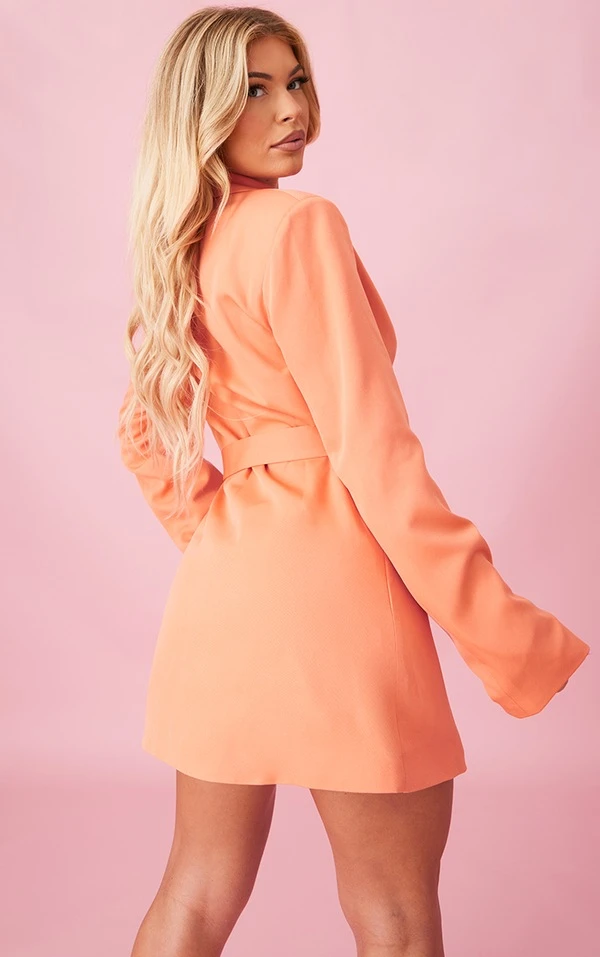 Robe Blazer Argile Décolletée Découpée à Détail Noué 2 Robe Blazer Argile Décolletée Découpée à Détail Noué – Image 2