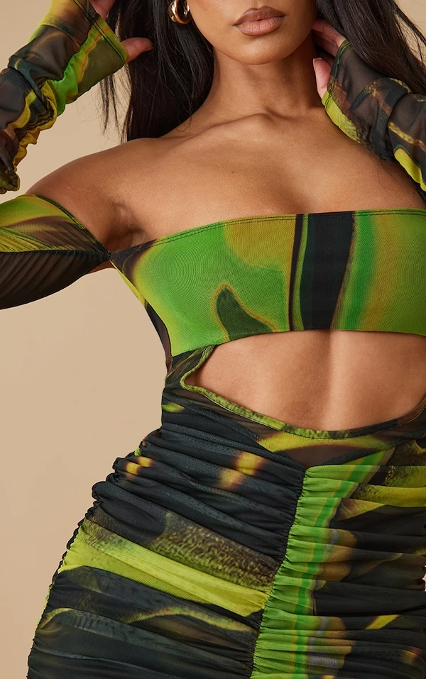 Robe Moulante Froncée En Mesh Imprimé Fumée Vert à Col Bardot 4 Robe Moulante Froncée En Mesh Imprimé Fumée Vert à Col Bardot – Image 4