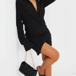 Robe Chemise Tissée Noire Texturée Très Décolletée à Manchettes évasées -Jupe Lumine Soldes Boutique 76c22a44d45eca8782ce64f8b3c186bcd1744f34 cmq2641 3