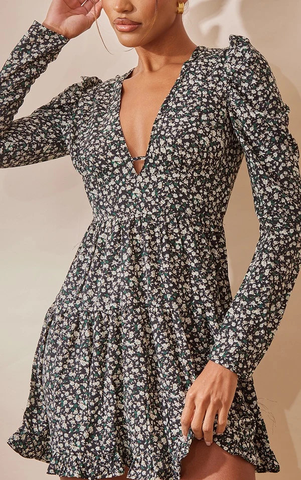 Robe Rétro Noire Fleurie à Manches Bouffantes Et Ourlet Volanté 4 Robe Rétro Noire Fleurie à Manches Bouffantes Et Ourlet Volanté – Image 4