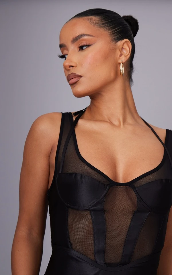 Robe Moulante Dos Nu Satinée Noire à Armatures Et Parties En Mesh 4 Robe Moulante Dos Nu Satinée Noire à Armatures Et Parties En Mesh – Image 4