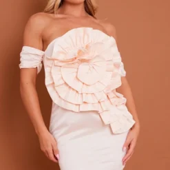 Robe Moulante Bustier Crème Structurée à Détail Rose Satinée