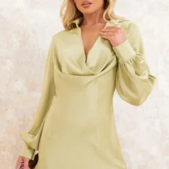 Robe-chemise Satinée Texturée Vert Sauge à Col Bénitier Détaillé