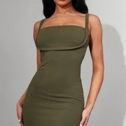 Robe Moulante Kaki à Détail Coutures Sur Le Buste Et Bretelles