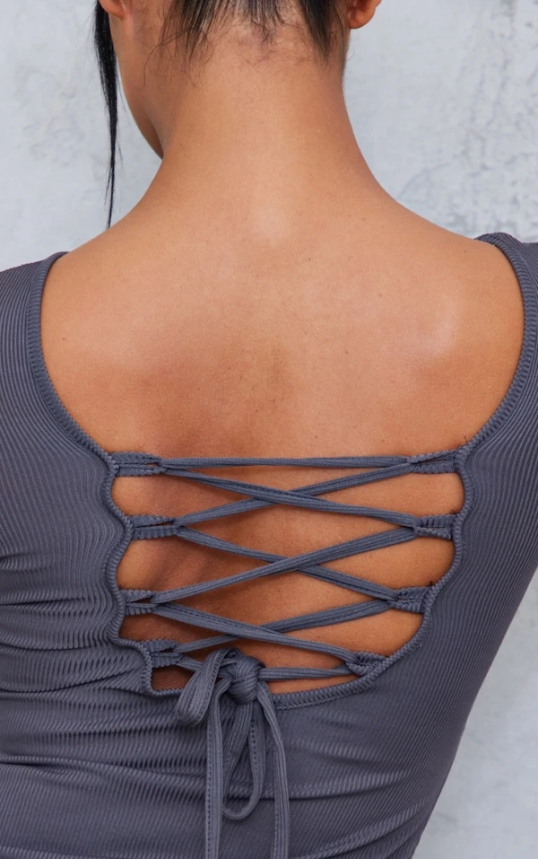 Robe Moulante Côtelée Gris Anthracite à Dos Lacé Et Manches Longues 4 Robe Moulante Côtelée Gris Anthracite à Dos Lacé Et Manches Longues – Image 4
