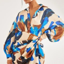 Robe Droite Satinée Multicolore Imprimé Peinture à Manches Oversize Et Jupe Drapée