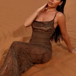 Robe Longue En Mesh Marron Clair Fleuri à Col Bénitier