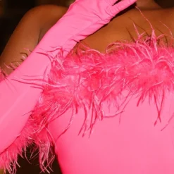 Robe Moulante Rose à Gants Et Bordures En Plumes -Jupe Lumine Soldes Boutique 7d40729ee06f417dc96f5516f9709fed28d305ec cna4976 4