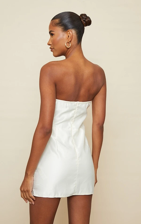 Robe Moulante Satinée Crème à Corset Et Bonnets Plissés 2 Robe Moulante Satinée Crème à Corset Et Bonnets Plissés – Image 2