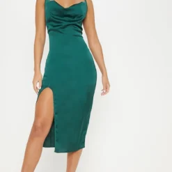Robe Mi-longue Satinée Vert émeraude à Col Bénitier