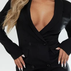 Robe Blazer Noire à Double Boutonnière Et Ourlet Asymétrique 8 Robe Blazer Noire à Double Boutonnière Et Ourlet Asymétrique -Jupe Lumine Soldes Boutique 85fad3f061abe2f831d34f500316b4d3588686b4 cnd9125 4