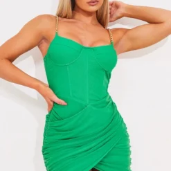 Robe Moulante Verte à Bretelles Chaînes Et Corset